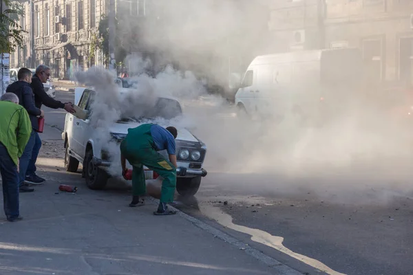 Odessa Ukraine Outubro 2018 Carro Chamas Meio Rodovia Incêndio Repentino — Fotografia de Stock