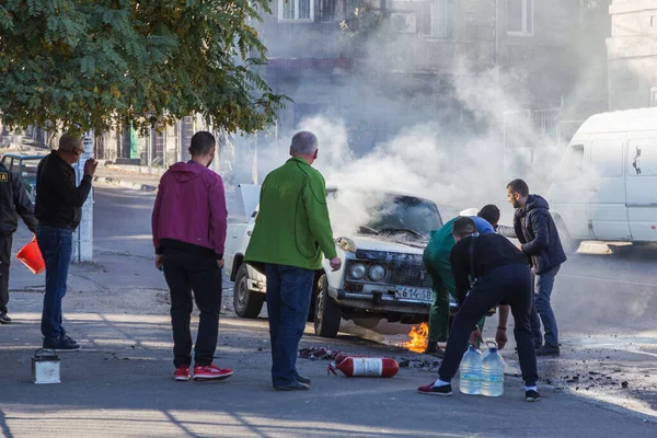 Odessa Ucrania Octubre 2018 Coche Llamas Medio Carretera Fuego Repentino — Foto de Stock