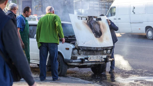 Odessa Ucrania Octubre 2018 Coche Llamas Medio Carretera Fuego Repentino — Foto de Stock