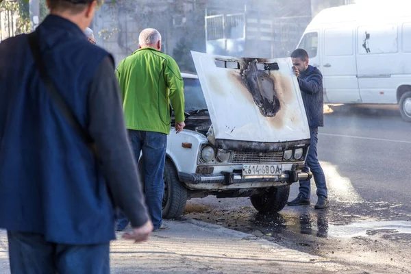 Odessa Ucrania Octubre 2018 Coche Llamas Medio Carretera Fuego Repentino — Foto de Stock