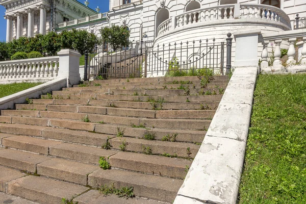 Una Vieja Escalera Piedra Exterior Abierta Piedra Escalones Cemento Vieja — Foto de Stock