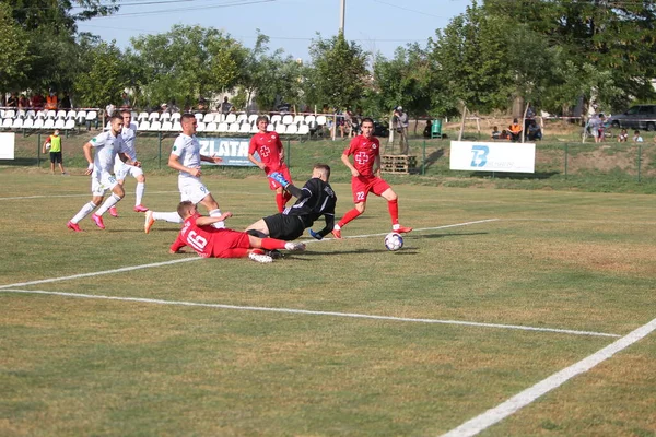 Odessa Ukraine 在乌克兰锦标赛上的第一个联赛足球俱乐部的战斗 Balkany Zorya Volynb Lutsk 一场戏剧化的决斗 同时在草地上踢足球 — 图库照片