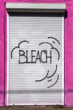 Modern ikonik şehir kültürü - Grafiti yazısı. Soyut çizimlerle dekore edilmiş duvar boyası. Etiket grafitisinin ayrıntıları. Arka plan için parça. Modern ikonik şehir kültürü sokak gençliği