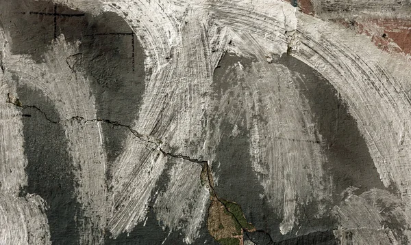 Yaratıcı arka plan için şehir duvarındaki fırça darbelerinin soyut arkaplanı. Güzel sokak sanatı grafitileri. Vandal, holiganlar duvarı boyadı. Şehir duvarına modaya uygun renklerin soyut yaratıcı çizimi