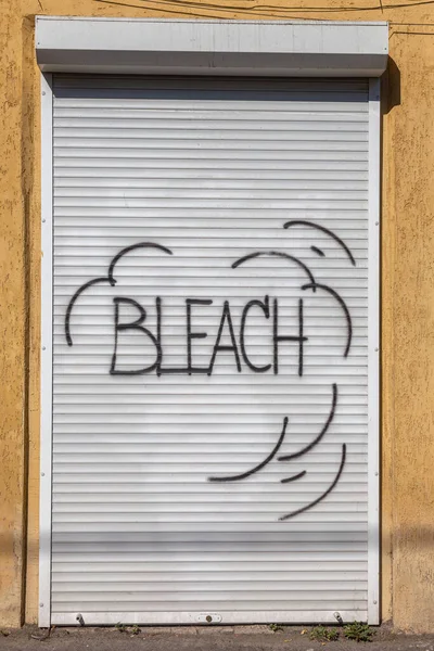 Modern ikonik şehir kültürü - Grafiti yazısı. Soyut çizimlerle dekore edilmiş duvar boyası. Etiket grafitisinin ayrıntıları. Arka plan için parça. Modern ikonik şehir kültürü sokak gençliği