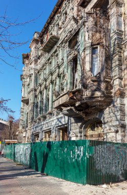 18. yüzyılın başlarından kalma tarihi bir evin mistik görünüşü. Ukrayna, Odessa