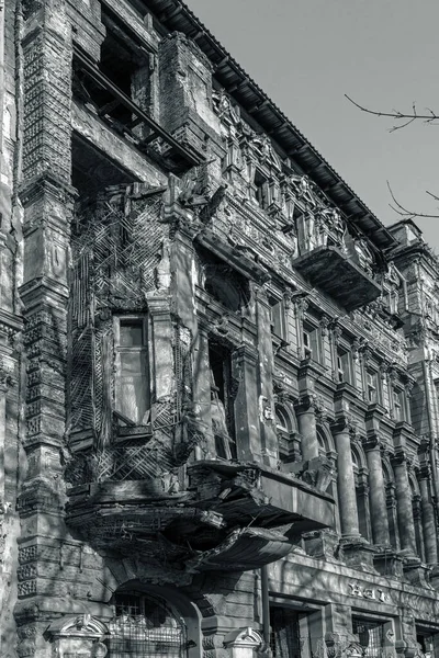 Egy Régi Század Eleji Történelmi Ház Misztikus Romos Homlokzata Ukrajna — Stock Fotó