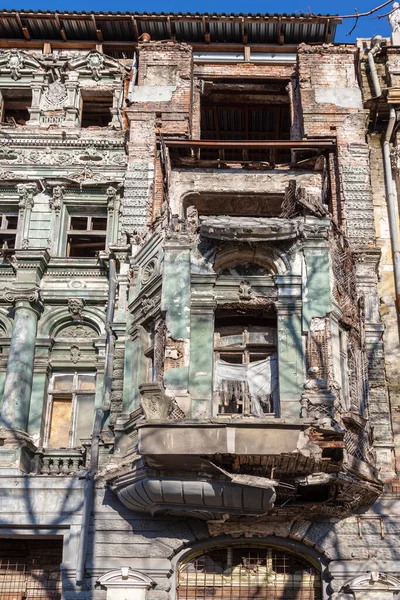 18. yüzyılın başlarından kalma tarihi bir evin mistik görünüşü. Ukrayna, Odessa