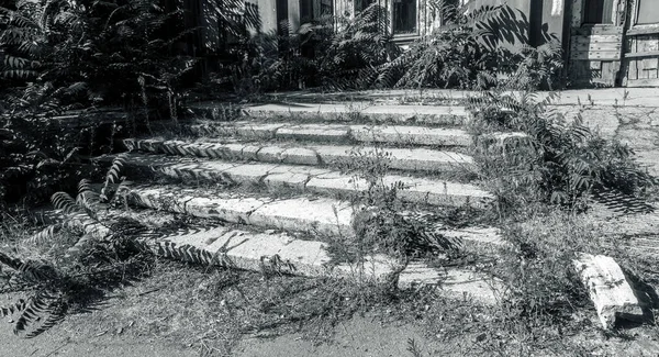 Старая Открытая Каменная Лестница Камень Цементные Ступени Старой Лестницы Следами — стоковое фото
