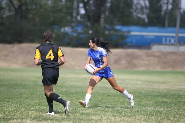 Odessa, Ukrayna - 22 Ağustos 2020: Odessa ragbi takımları arasında Ukrayna Kupası. Kızların ragbi maçının gerginlik anı. Bayanlar ragbi takımı için dramatik meydan okuma oyunu