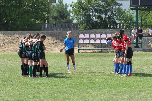 乌克兰敖德萨 2020年8月22日 乌克兰杯女子橄榄球队敖德萨 女孩橄榄球大战的紧张时刻 女子橄榄球队极具挑战性的比赛 — 图库照片