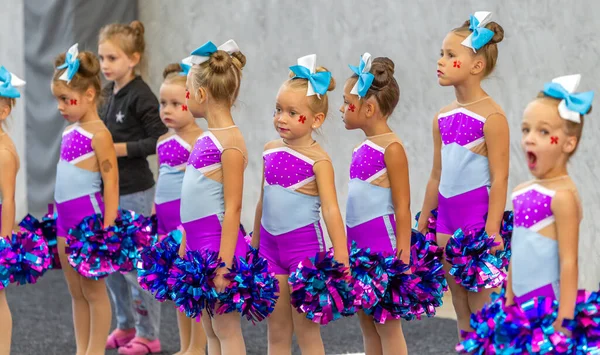 Odessa Ukraine September 2020 Children Cheerleading Championship 年轻的啦啦队队长在本市体育馆举行的啦啦队锦标赛上表演 儿童体育 健康的生活方式 — 图库照片