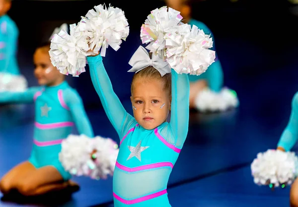 Odessa Ukraine September 2020 Children Cheerleading Championship 年轻的啦啦队队长在本市体育馆举行的啦啦队锦标赛上表演 儿童体育 健康的生活方式 — 图库照片