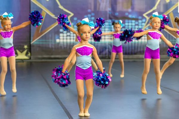 Odessa Ukraine September 2020 Children Cheerleading Championship 年轻的啦啦队队长在本市体育馆举行的啦啦队锦标赛上表演 儿童体育 健康的生活方式 — 图库照片