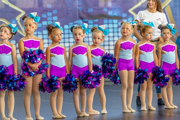 Odessa Ukraine September 2020 Children Cheerleading Championship 年轻的啦啦队队长在本市体育馆举行的啦啦队锦标赛上表演 儿童体育 健康的生活方式 — 图库照片