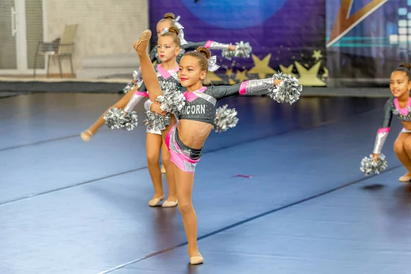 Odessa Ukraine September 2020 Children Cheerleading Championship 年轻的啦啦队队长在本市体育馆举行的啦啦队锦标赛上表演 儿童体育 健康的生活方式 — 图库照片