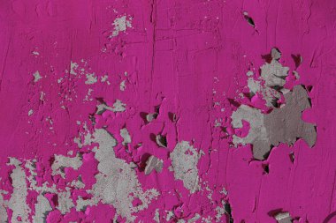 Eski, yıpranmış, beton bir duvardaki altın yağlı boyanın dokusu. Yaratıcı klasik tasarım için arka plan. Duvardaki kırık eski boya.