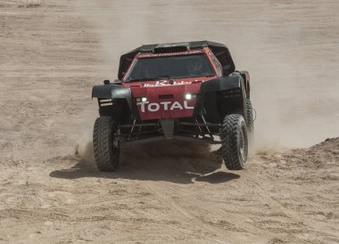 El Gouna, Mısır - 11th Mayıs 2018: El Gouna ralli Kupası çöl ralli 11th Mayıs 2018 yılında El Gouna, Mısır üzerinde. Açılış günü özel El Gouna deneme aşamasında zaman