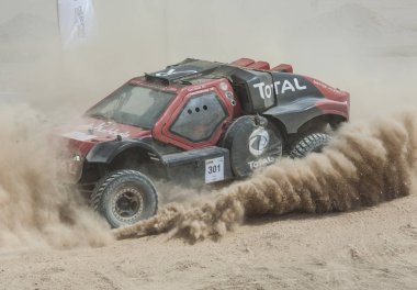 El Gouna, Mısır - 11th Mayıs 2018: El Gouna ralli Kupası çöl ralli 11th Mayıs 2018 yılında El Gouna, Mısır üzerinde. Açılış günü özel El Gouna deneme aşamasında zaman