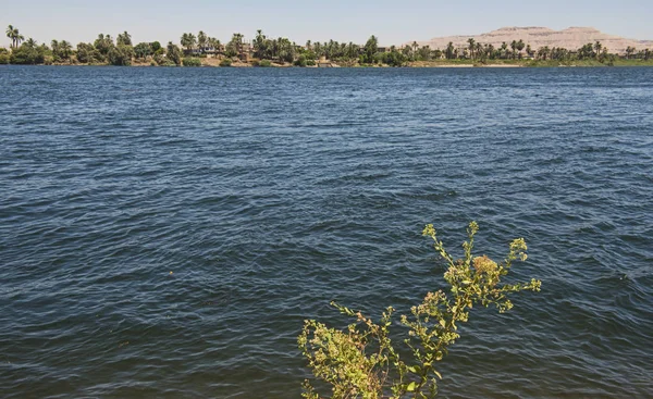 Blick Über Den Lareg Breiten Fluss Nil Bei Luxor Ägypten — Stockfoto