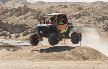 Sahl Hasheesh, Mısır - 19 Ekim 2018: Sahl Hasheesh Mısır 19th Ekim 2018 Sahl Hashessh, Mısır'daki Motor Festival. Çöl ralli sahne alanı'nın ilk günü