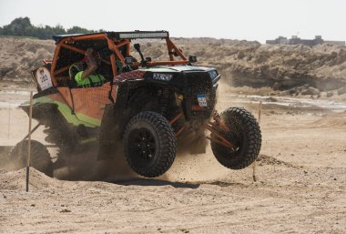 Sahl Hasheesh, Mısır - 19 Ekim 2018: Sahl Hasheesh Mısır 19th Ekim 2018 Sahl Hashessh, Mısır'daki Motor Festival. Çöl ralli sahne alanı'nın ilk günü