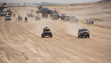 Sahl Hasheesh, Mısır - 19 Ekim 2018: Sahl Hasheesh Mısır 19th Ekim 2018 Sahl Hashessh, Mısır'daki Motor Festival. Çöl ralli sahne alanı'nın ilk günü