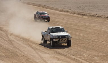 Sahl Hasheesh, Mısır - 19 Ekim 2018: Sahl Hasheesh Mısır 19th Ekim 2018 Sahl Hashessh, Mısır'daki Motor Festival. Çöl ralli sahne alanı'nın ilk günü