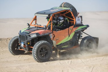 Sahl Hasheesh, Mısır - 19 Ekim 2018: Sahl Hasheesh Mısır 19th Ekim 2018 Sahl Hashessh, Mısır'daki Motor Festival. Çöl ralli sahne alanı'nın ilk günü