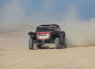 Sahl Hasheesh, Mısır - 19 Ekim 2018: Sahl Hasheesh Mısır 19th Ekim 2018 Sahl Hashessh, Mısır'daki Motor Festival. Çöl ralli sahne alanı'nın ilk günü