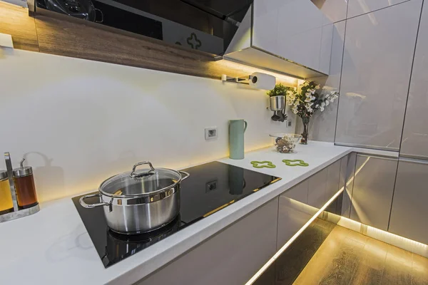 Arredamento Interni Che Mostra Cucina Elettrodomestici Moderni Nello Showroom Appartamenti — Foto Stock