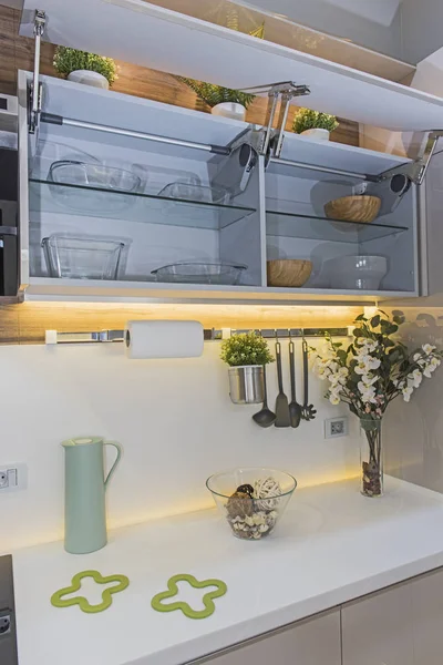 Décoration Intérieure Montrant Les Armoires Cuisine Modernes Dans Showroom Appartement — Photo