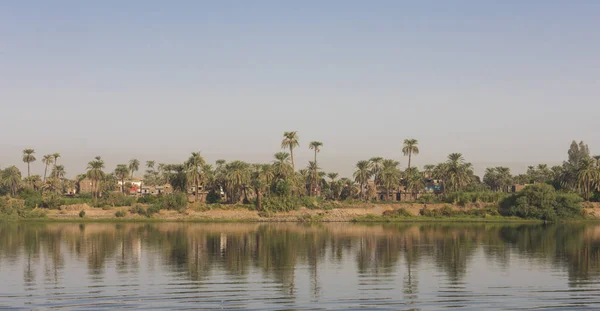 Kijk Grote Brede Rivier Nijl Egypte Aan Rivieroever Door Platteland — Stockfoto