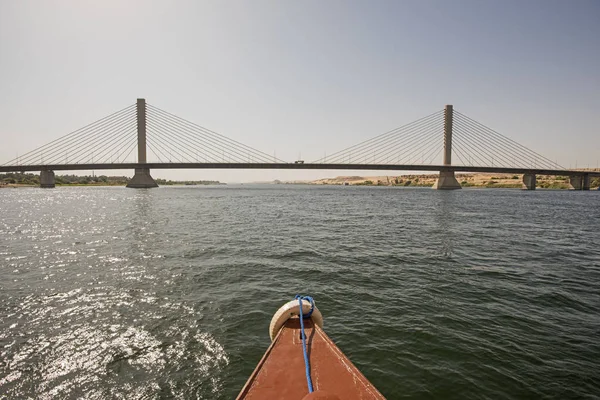 Uitzicht Grote Brede Rivier Nijl Egypte Aan Rivieroever Door Platteland — Stockfoto