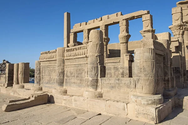 Esculturas Colunas Hieroglípicas Antigo Templo Egípcio Ísis Ilha Philae Aswan — Fotografia de Stock