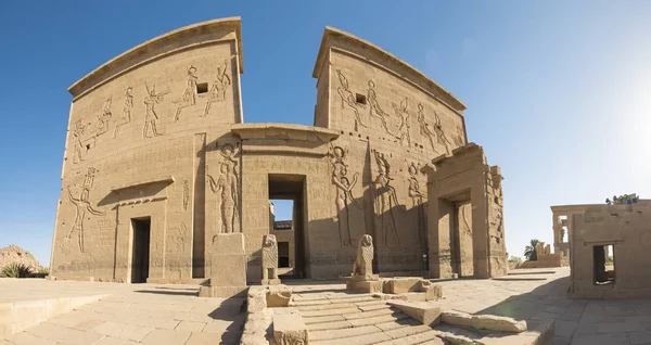 Tallados Jeroglípicos Pared Entrada Del Antiguo Templo Egipcio Isis Isla —  Fotos de Stock