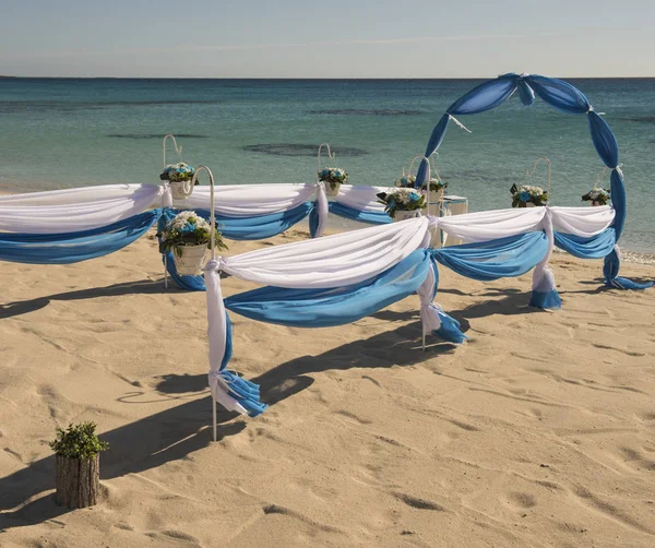 Düğün Günü Koridoru Perdeler Kumlu Tropikal Plaj Cenneti Ile Okyanus — Stok fotoğraf