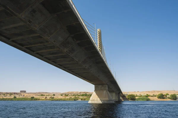 Grande Cabo Ficou Ponte Rodoviária Abrangendo Grande Rio Nilo Dia — Fotografia de Stock