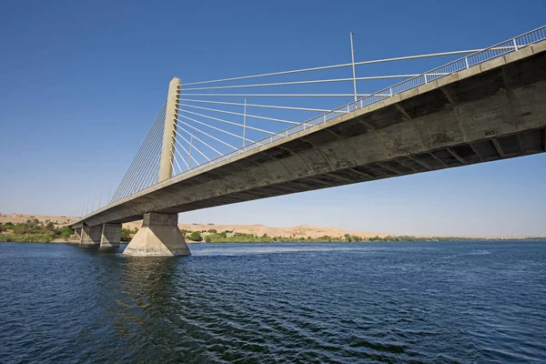 Grand Pont Routier Suspendu Par Câble Enjambant Large Fleuve Nil — Photo