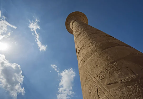 Columnas Con Tallas Jeroglíficas Sala Hipóstila Antiguo Templo Egipcio Karnak — Foto de Stock