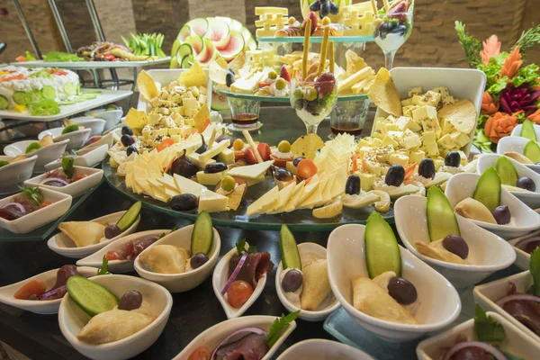 Exibição Seleção Comida Salada Queijo Frio Restaurante Hotel Luxo Área — Fotografia de Stock