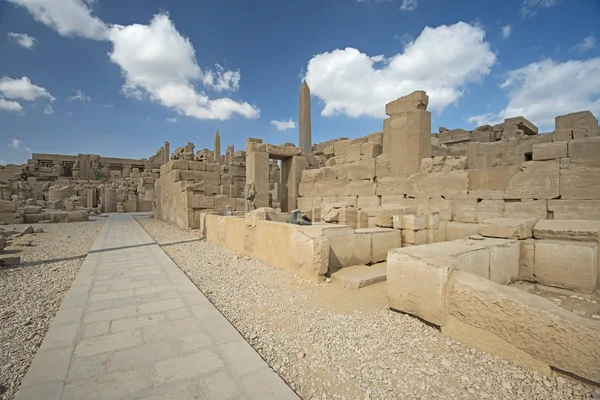 Outodoor Courtyard Large Stone Wall Temple Karnak Courtyard Luxor Egypt — Stock Photo, Image