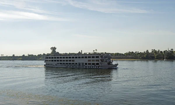 Grande Luxo Tradicional Egípcio Barco Cruzeiro Rio Nilo — Fotografia de Stock