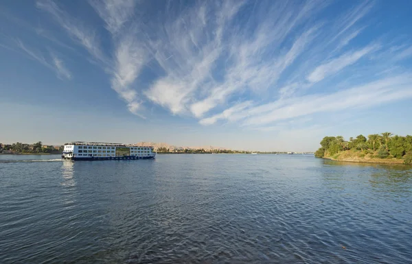 Büyük Lüks Geleneksel Mısır Nehir Nil Peyzaj Manzaralı Luxor Batı — Stok fotoğraf