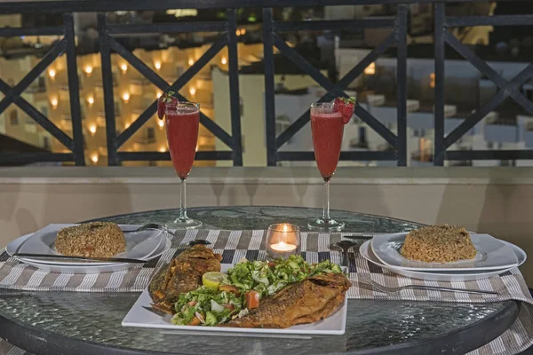 Romantisch diner voor twee 's nachts — Stockfoto