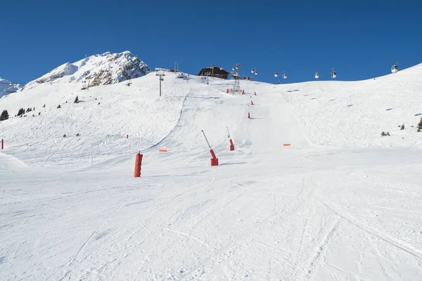 Bekijk een skipiste in het Alpine Ski Resort — Stockfoto