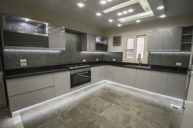 Lüks bir daire içinde modern mutfak