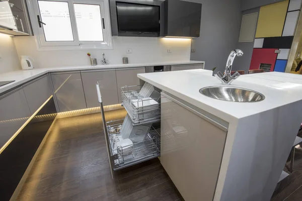 Desain dapur modern di apartemen mewah — Stok Foto