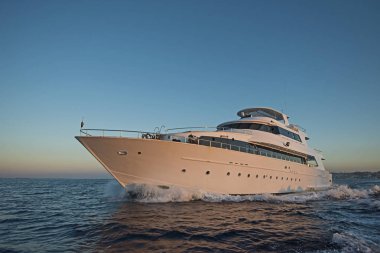 Denizde yelken özel motor yat