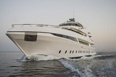 Denizde yelken özel motor yat